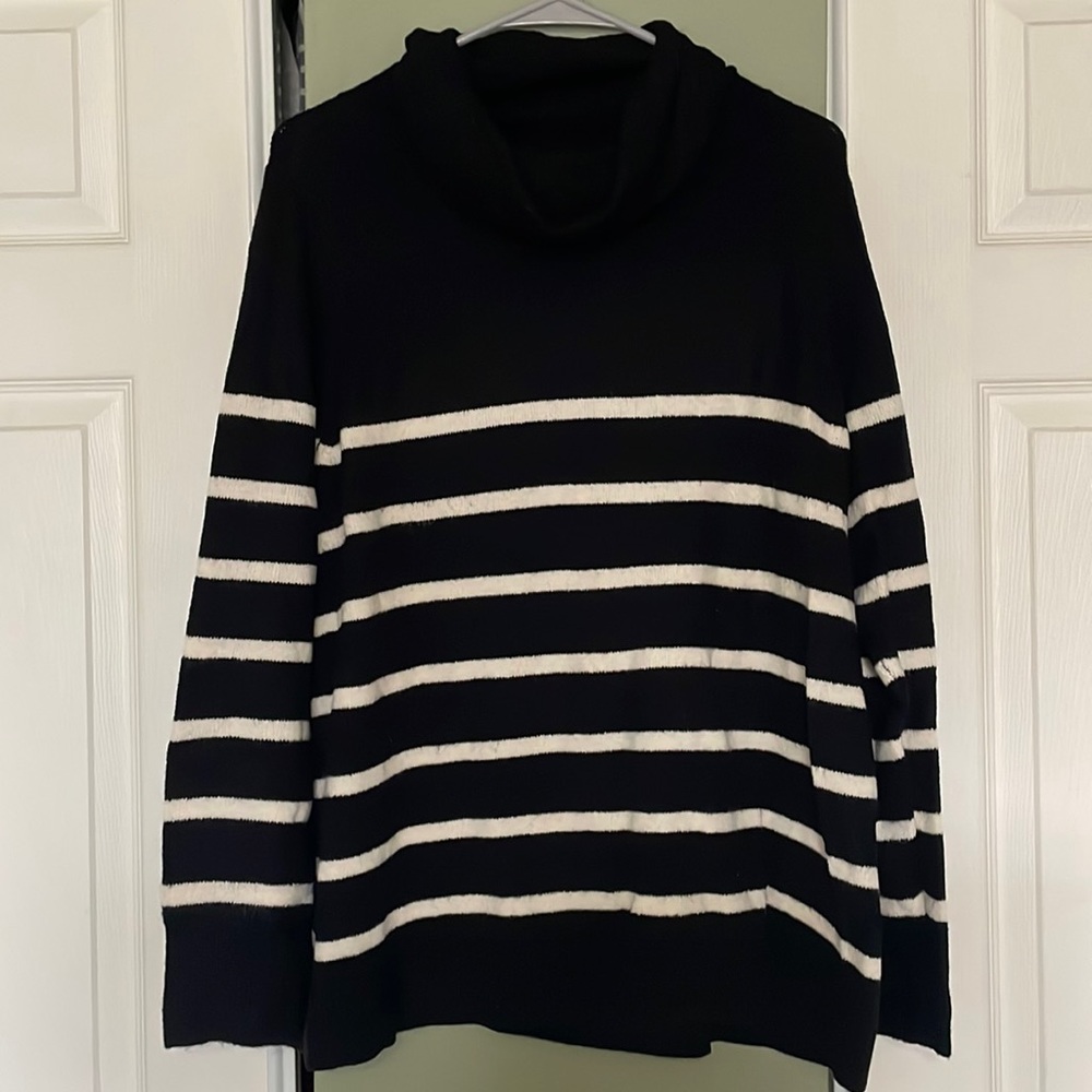 Old Navy Sweater, Women’s Size Large, Excellent Condition!